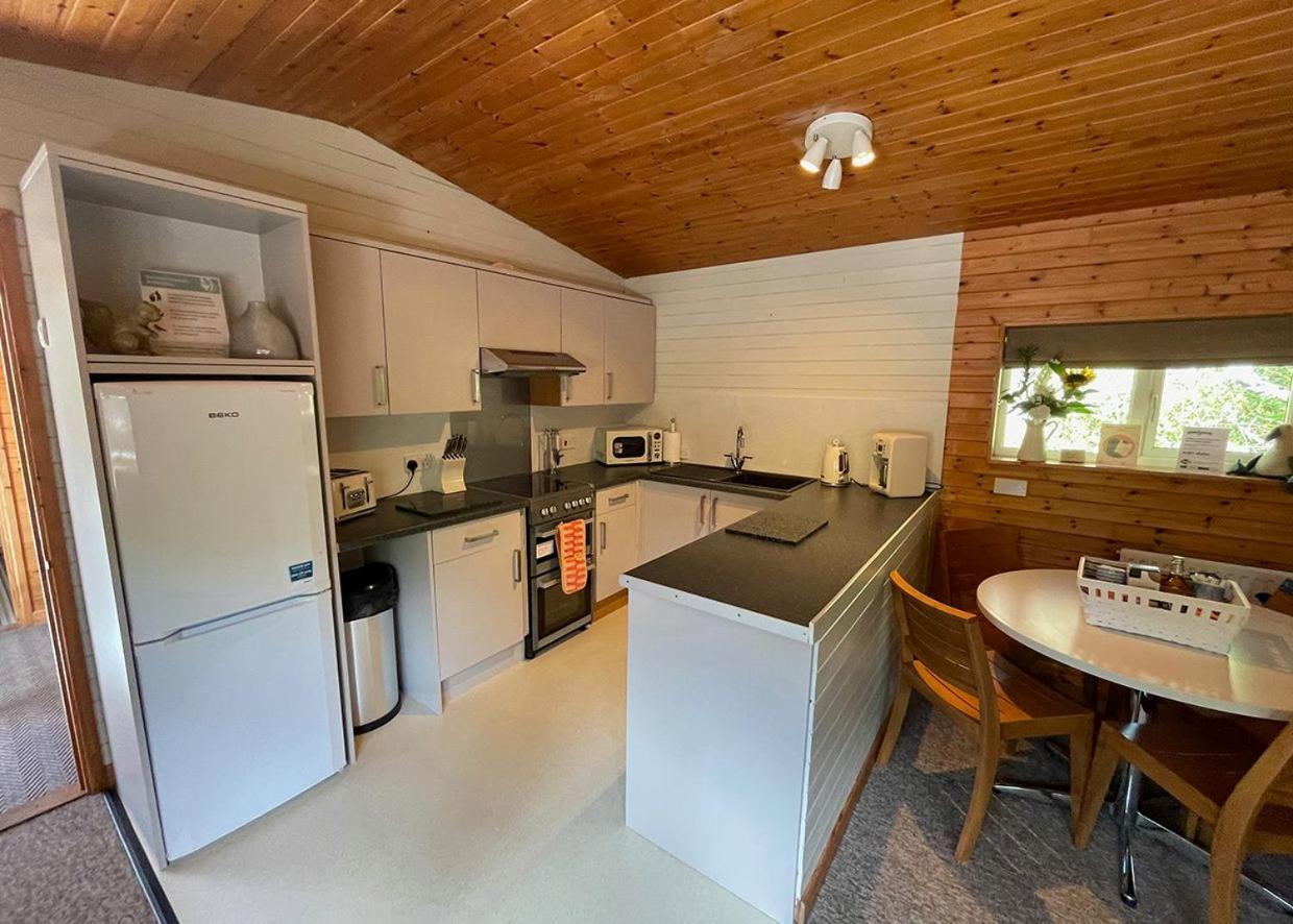Ivyleaf Combe Lodges Stratton  Экстерьер фото