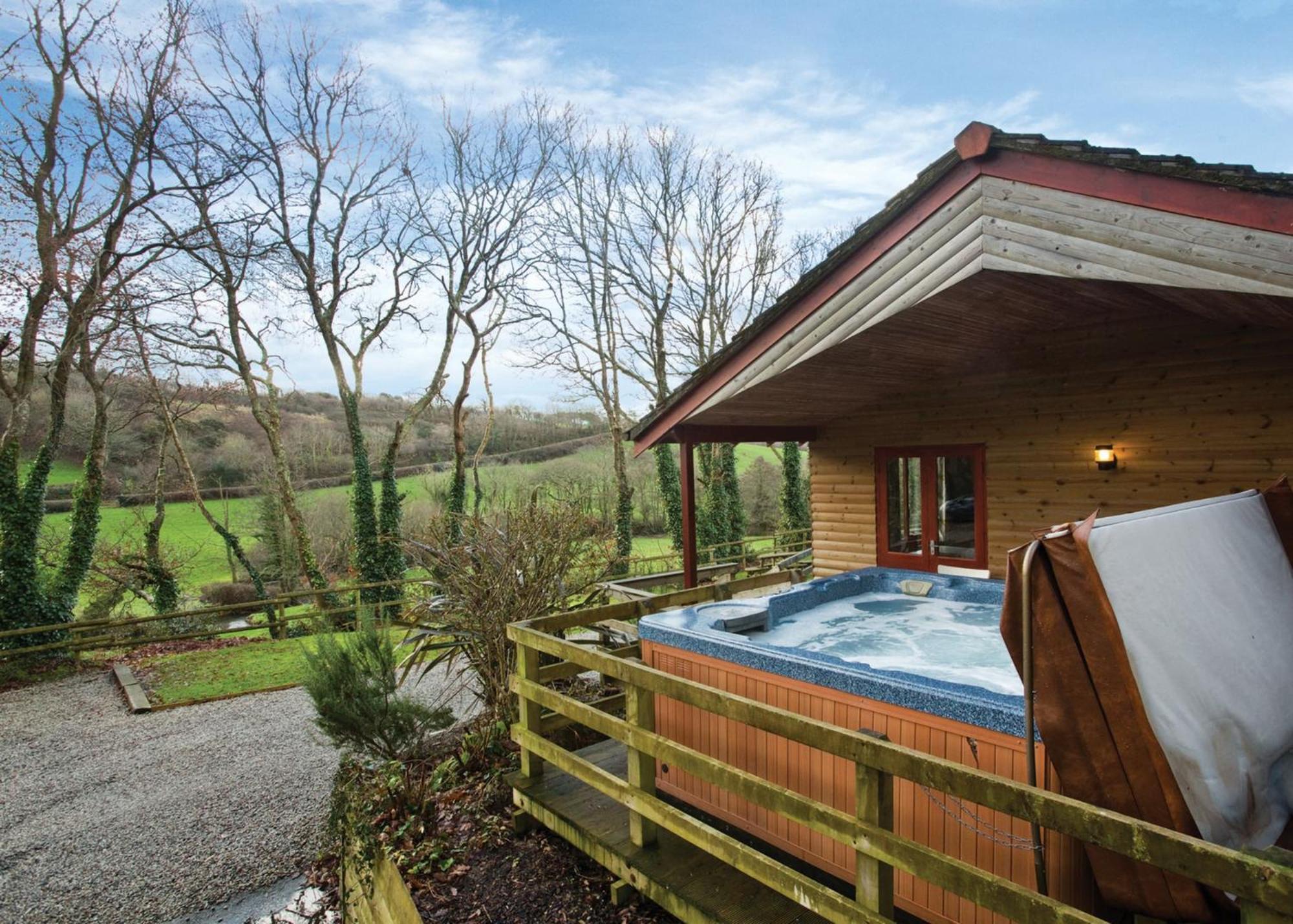 Ivyleaf Combe Lodges Stratton  Экстерьер фото