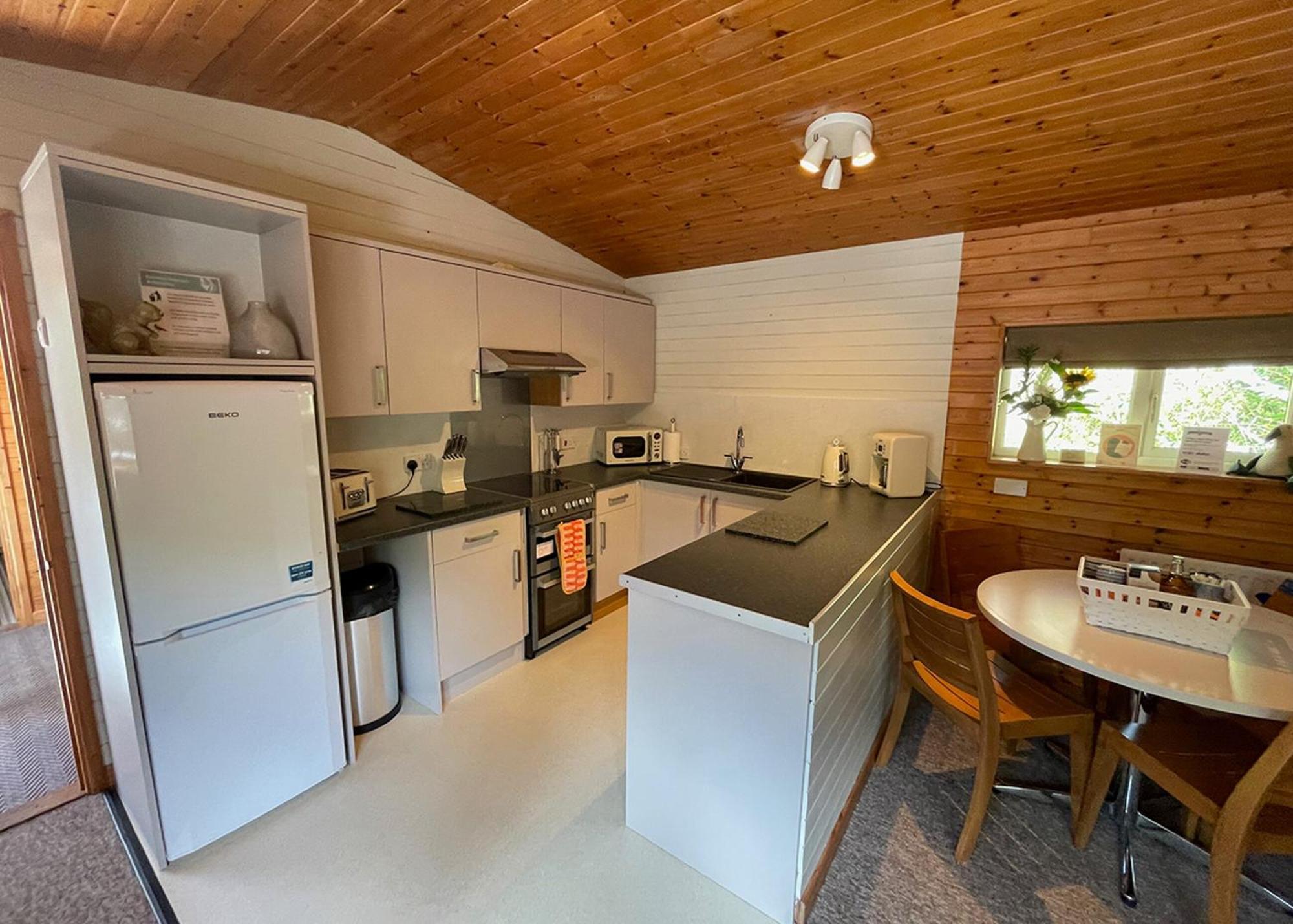 Ivyleaf Combe Lodges Stratton  Экстерьер фото
