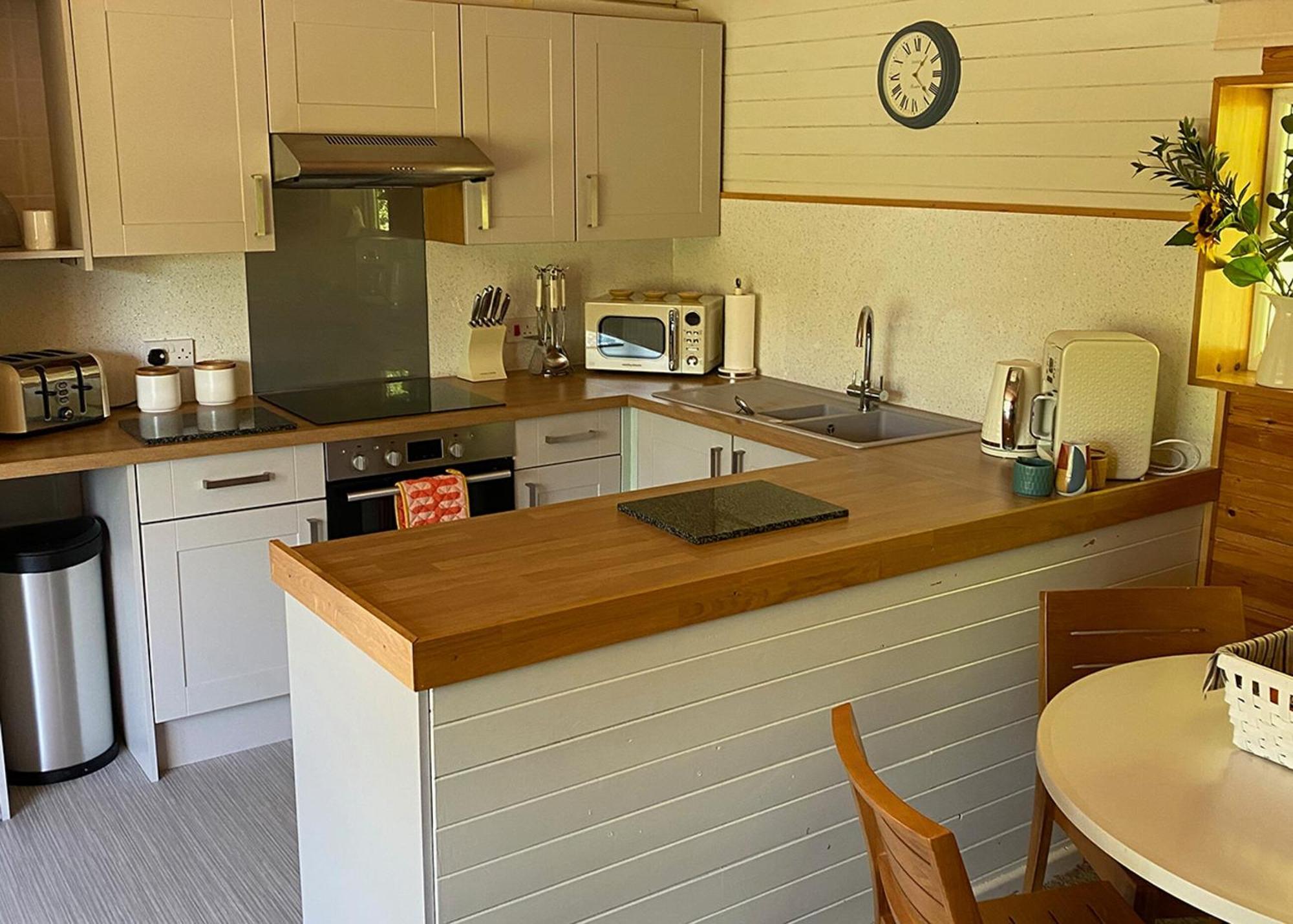 Ivyleaf Combe Lodges Stratton  Экстерьер фото